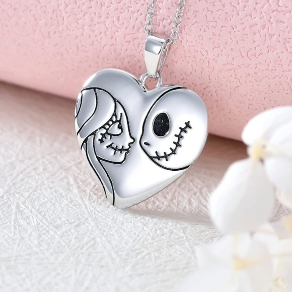 18k Nightmare Before Christmas Engraved Love Heart Necklace - Picture 4 of 10